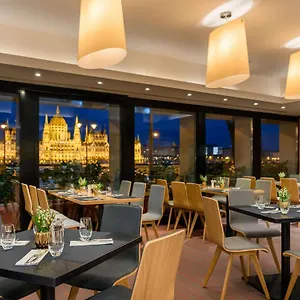 Novotel Danube מלון