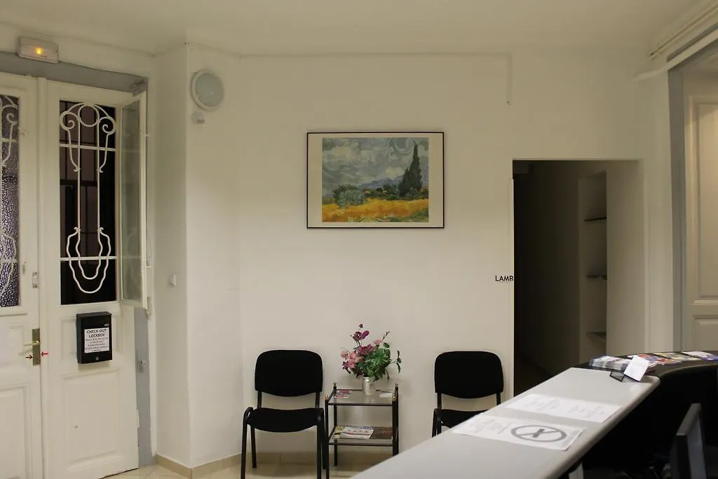 Capital Guesthouse Budapest 3*,